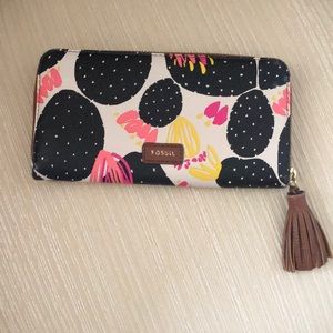 Fossil zip around wallet